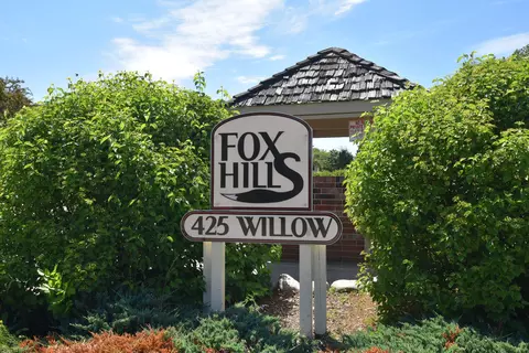 425 W Willow #208, Fox Point, WI 53217