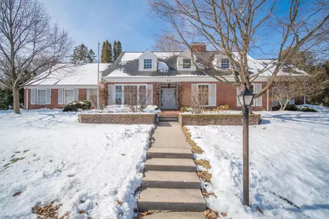 818 Crestview, West Bend, WI 53095