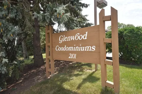 2101 W Good Hope #104, Glendale, WI 53209