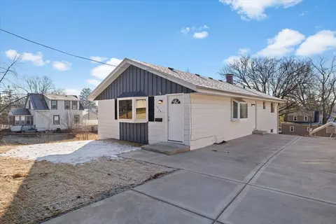 1909 Paradise, Waukesha, WI 53188