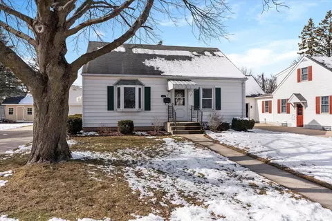 1039 8th, Grafton, WI 53024