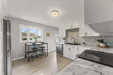 1639 Aldoro, Waukesha, WI 53188