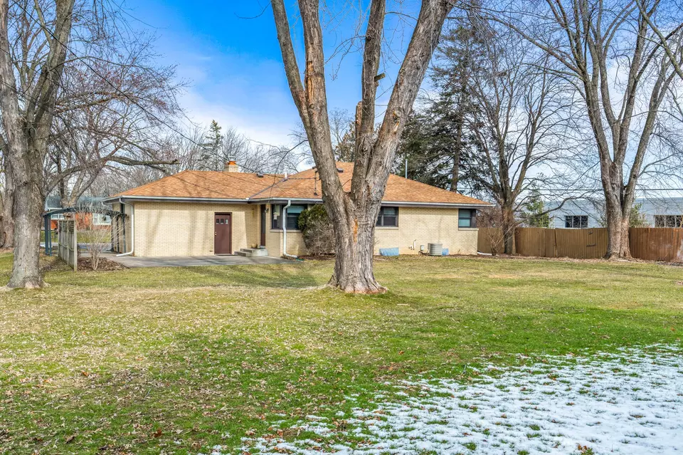 13205 Hope, Brookfield, WI 53005 25 Photos Movoto