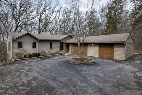 35056 Old Woods, Summit, WI 53066