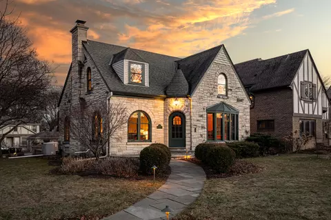 2376 Pasadena, Wauwatosa, WI 53226