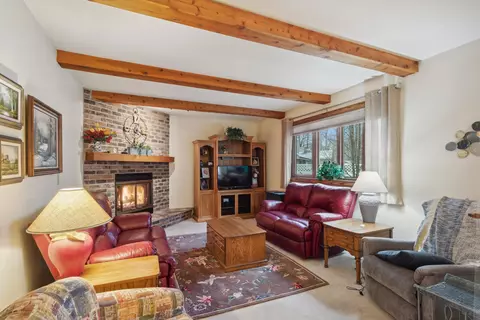 6949 W W Holw, Franklin, WI 53132