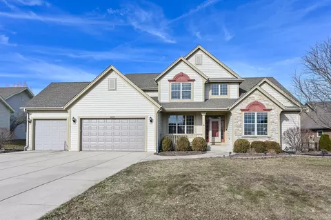 6612 W River Pointe, Franklin, WI 53132