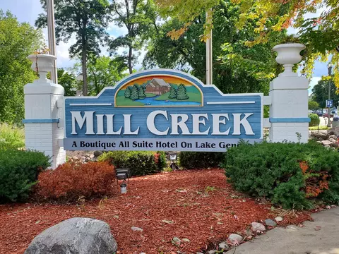 123 Center #204, Lake Geneva, WI 53147