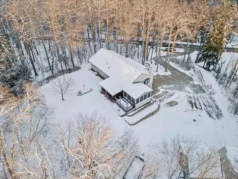 9135 N Paradise, Farmington, WI 53040
