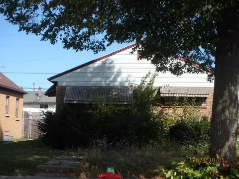 1934 W Congress, Milwaukee, WI 53209