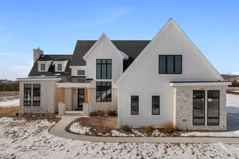13853 N Pine Vw, Mequon, WI 53097