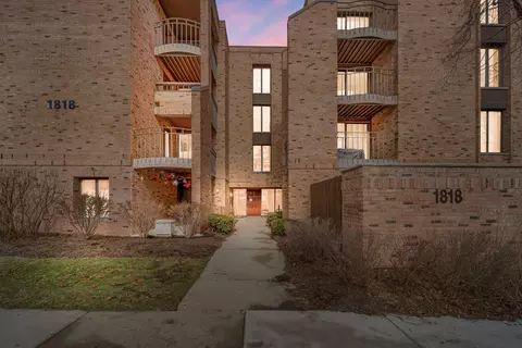 1818 E Shorewood #211, Shorewood, WI 53211