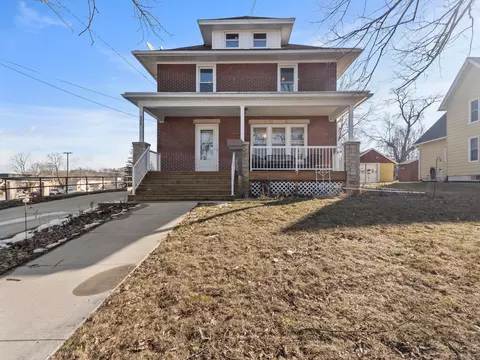 220 S John, Mayville, WI 53050