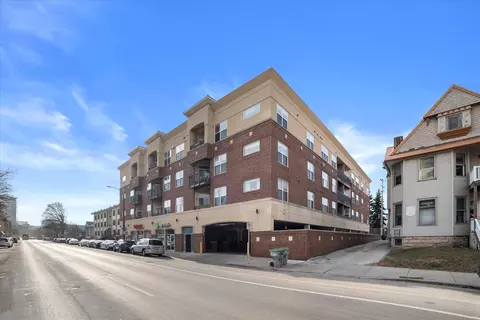 1619 N Farwell #208, Milwaukee, WI 53202