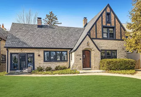 5573 N Hollywood, Whitefish Bay, WI 53217