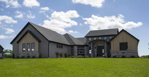 w278n6112 Serenity, Sussex, WI 53089