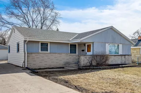 8141 W Clovernook, Milwaukee, WI 53223