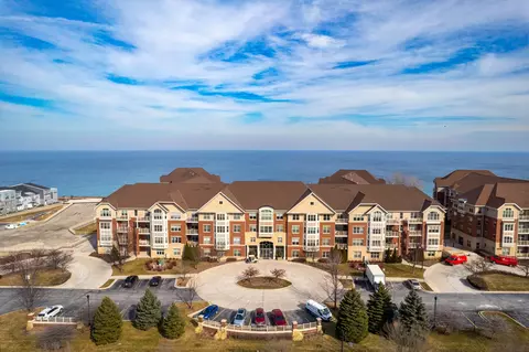 4120 S S Lk #462, Saint Francis, WI 53235
