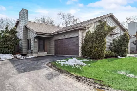 w131n8122 Country Ter, Menomonee Falls, WI 53051