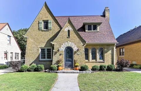2328 N 73rd, Wauwatosa, WI 53213