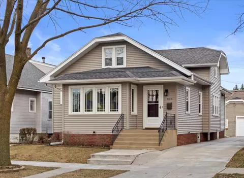 825 Blaine, Racine, WI 53405