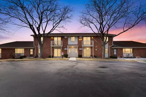 637 Westridge #8, West Bend, WI 53095
