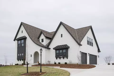 n58w27254 Orchard Hl, Lisbon, WI 53089