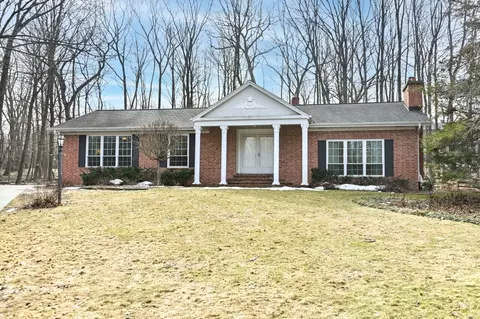 255 Indian Rdg, Brookfield, WI 53005