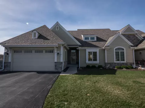 1802 Lindens, Oconomowoc, WI 53066