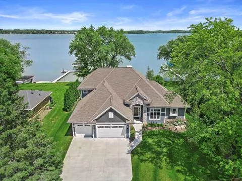 w398n6150 Mary, Oconomowoc, WI 53066