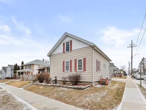 1502 S 10th, Manitowoc, WI 54220