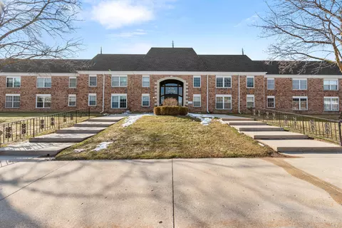 2101 Chateau #112, Grafton, WI 53024