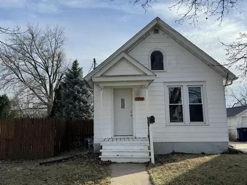 1324 E Holmes, Janesville, WI 53545