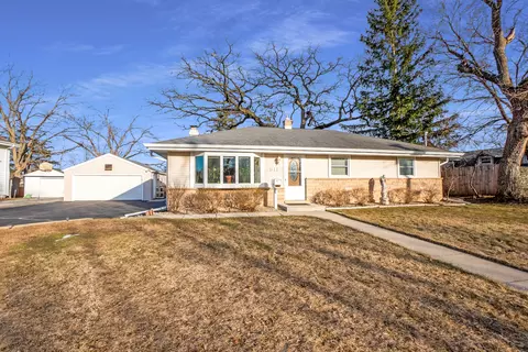 911 Westowne, Waukesha, WI 53188