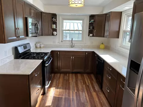 714 Menasha, Reedsville, WI 54230