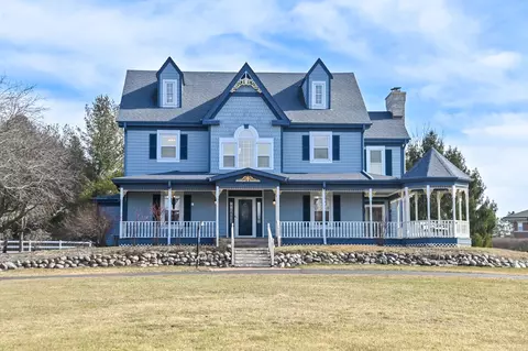 8940 N Upper Riv, River Hills, WI 53217