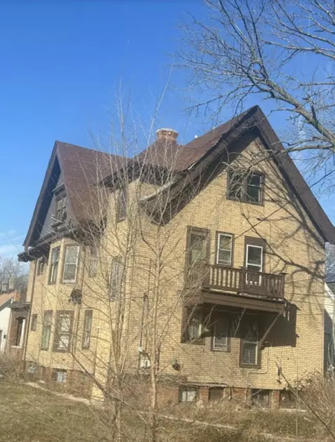 2922 Dr William Finlayson #2924, Milwaukee, WI 53212