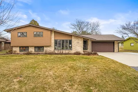 8600 N N Pt, Fox Point, WI 53217