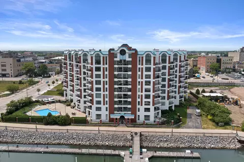 333 Lake #104, Racine, WI 53403