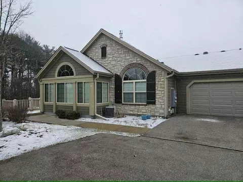 1039 Ann Marie, Oconomowoc, WI 53066