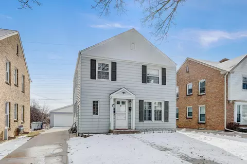 8933 W Hawthorne #8935, Milwaukee, WI 53226