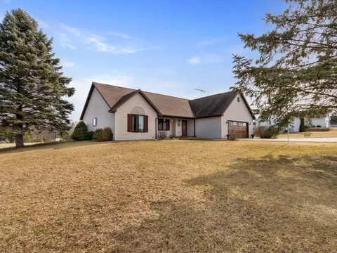 n6908 Donlin Drive, Pacific, WI 53954