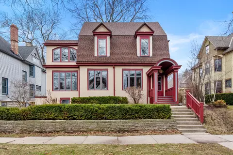 2715 N N Smt, Milwaukee, WI 53211