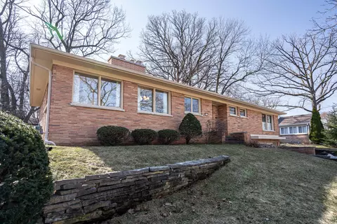 8621 Ravenswood, Wauwatosa, WI 53226