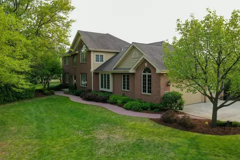 9297 W Kensington, Franklin, WI 53132