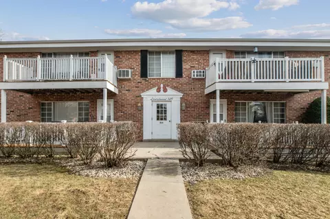 149 Linden #4, Thiensville, WI 53092