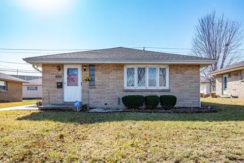1537 W Bolivar, Milwaukee, WI 53221