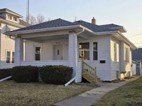 923 Hayes, Racine, WI 53405