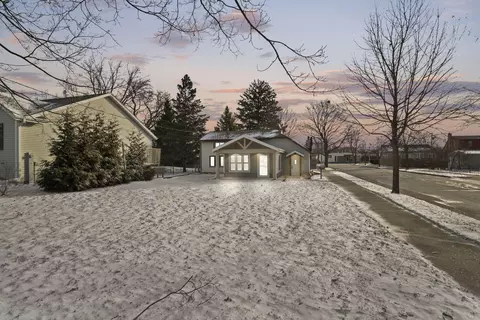801 Westowne, Waukesha, WI 53188