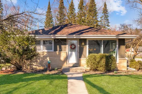 704 W Montclaire, Glendale, WI 53217